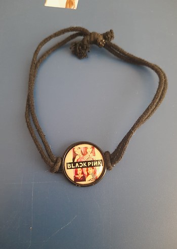 blackpinkli 2 adet bilezik 1 adet kolye 2 adet rozet - Görsel 2
