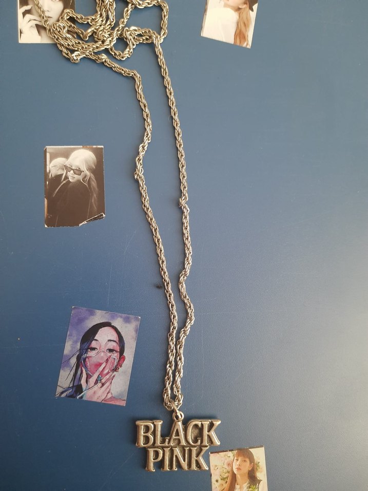 blackpinkli 2 adet bilezik 1 adet kolye 2 adet rozet - Görsel 3