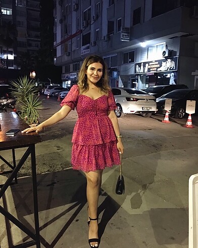 Çiçekli elbise