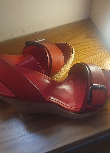 Kırmızı Hotiç ayakkabı