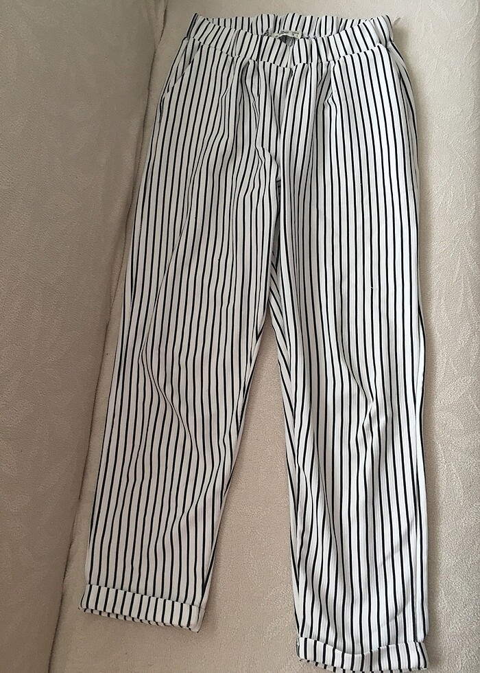 Siyah beyaz çizgili pantolon - Görsel 2