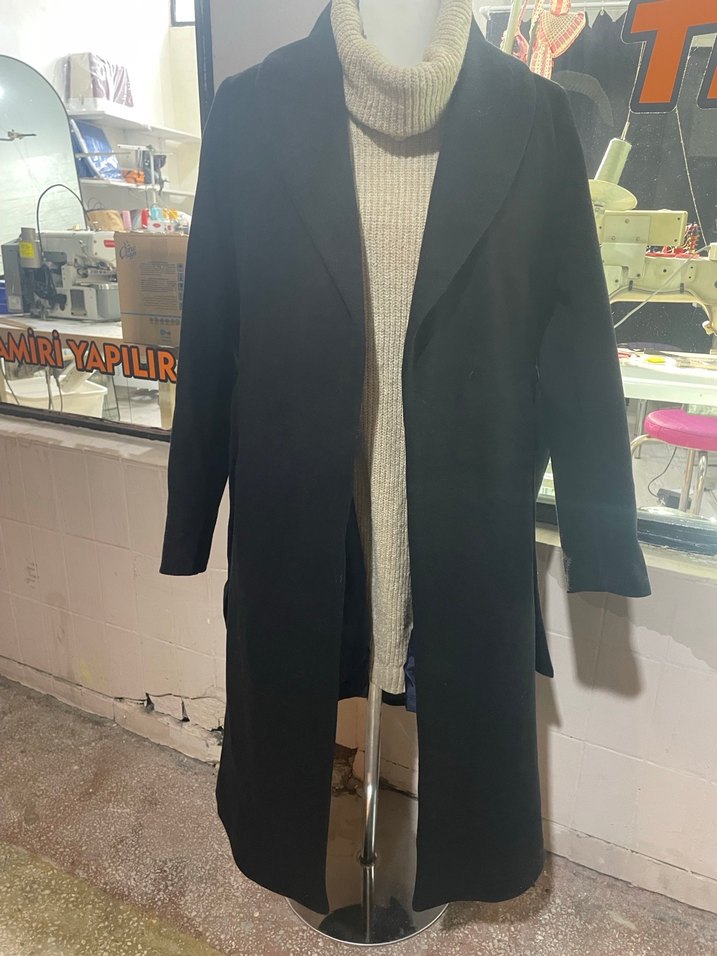 Siyah Uzun Kaban - Görsel 4