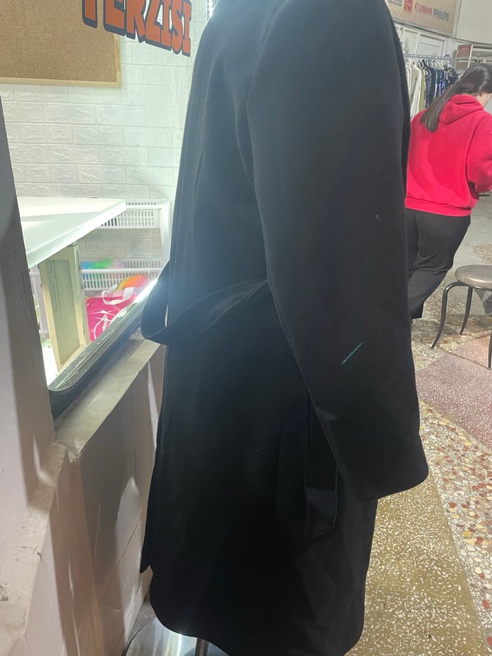 Siyah Uzun Kaban - Görsel 2