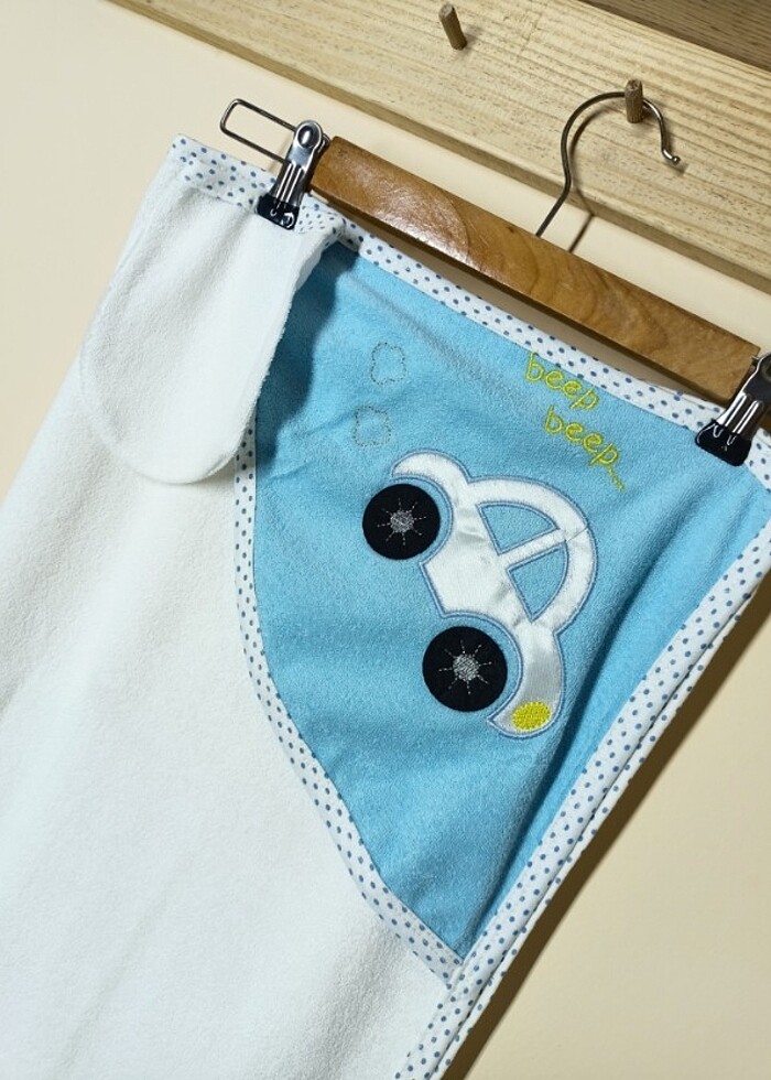 Araba Nakışlı Erkek Bebek Keseli Yumuşacık Havlu  - Görsel 2