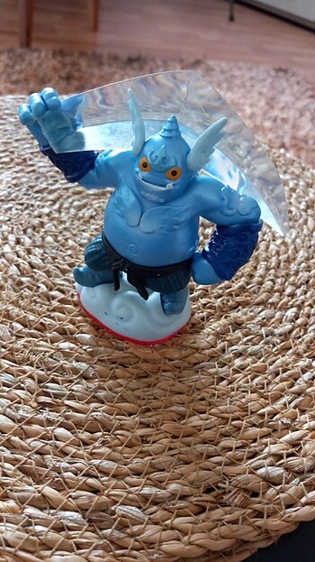  Skylander buzkılıcı tuttuğu yer kusurlu