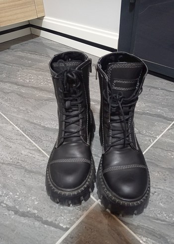 Siyah Gotik Platformlu Kadın Bot