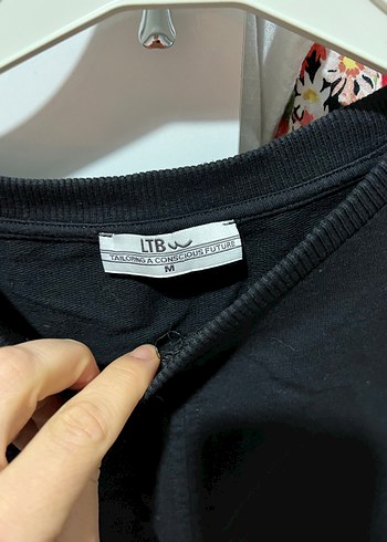 Siyah Kısa Kollu Vatkalı Crop Top - Görsel 3