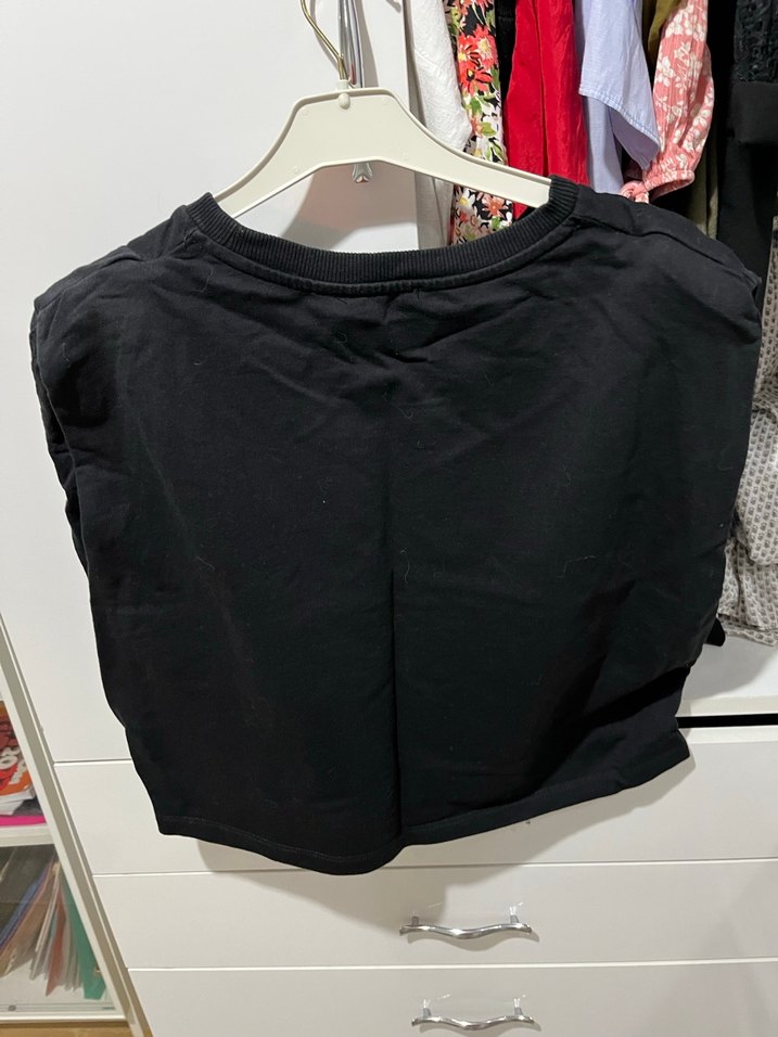 Siyah Kısa Kollu Vatkalı Crop Top - Görsel 2