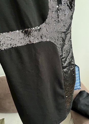 Siyah Pul İşlemeli V Yaka Midi Elbise - Görsel 4