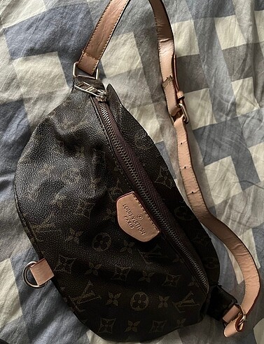 Louis Vuitton Bel Çantası