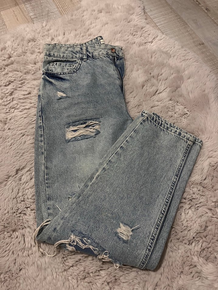 Açık Mavi Yırtık Denim Jean — görsel 2/4