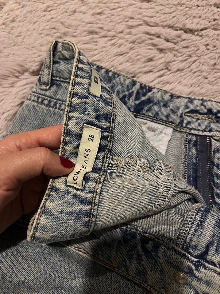 Açık Mavi Yırtık Denim Jean — görsel 3/4