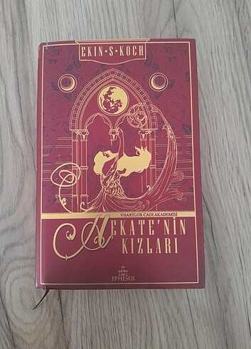 Hekatenin kızları imzalı çizimli