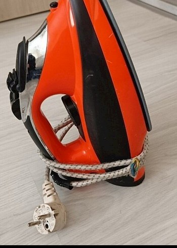 Turuncu ve Gri Elektrikli Ütü