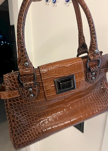 Zara Yılan Desenli Parlak Kahverengi Deri Kadın Çanta