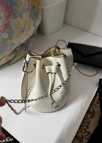 Beyaz Deri Zincir Detaylı Kadın Çanta - Görsel 4
