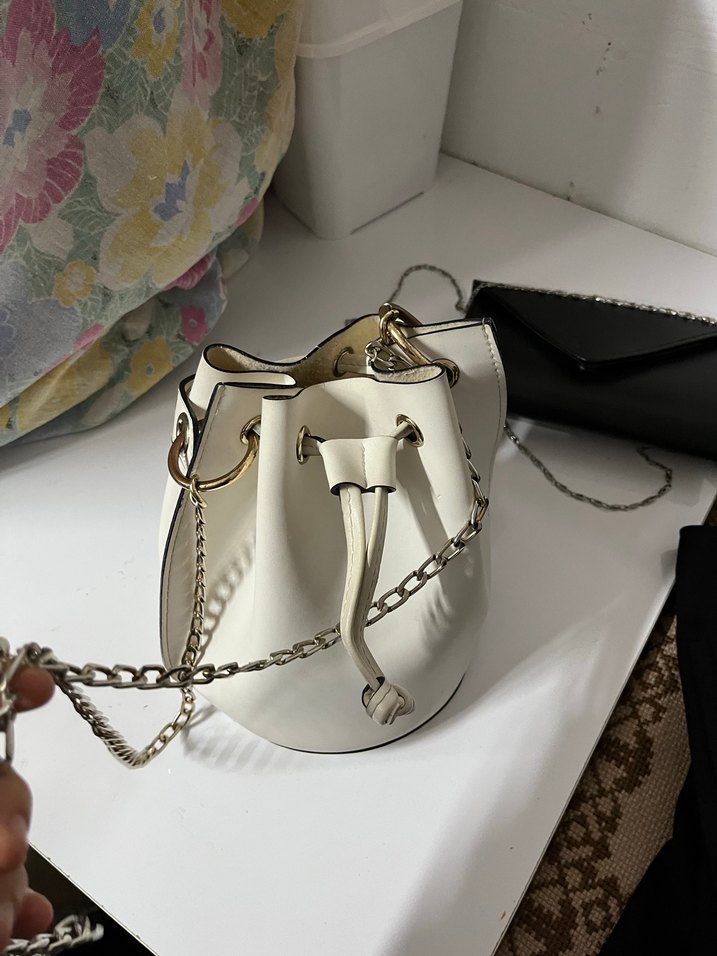 Beyaz Deri Zincir Detaylı Kadın Çanta - Görsel 4