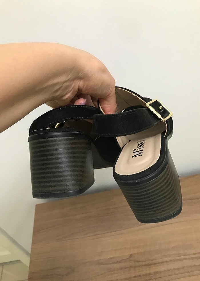 Siyah topuklu sandalet - Görsel 4