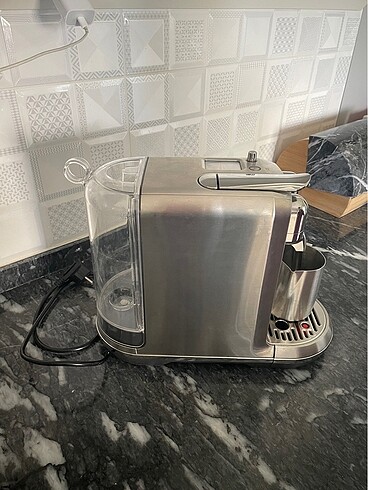 Nespresso kapsüllü kahve makinesi
