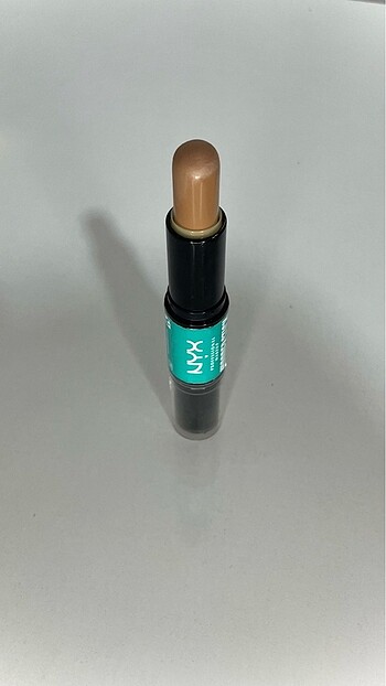 Beden NYX Wonder Stick Çift Taraflı Universal Light Krem Aydınlatıcı &