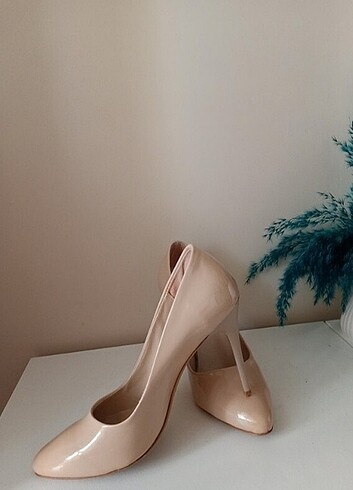 42 No Stiletto