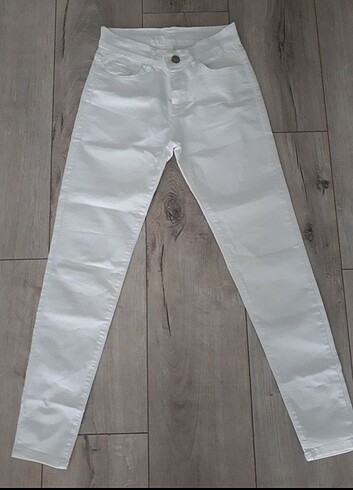 Beyaz dar pantolon 
