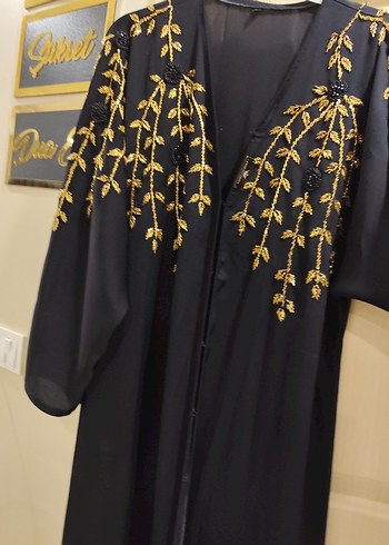 emirati abaya