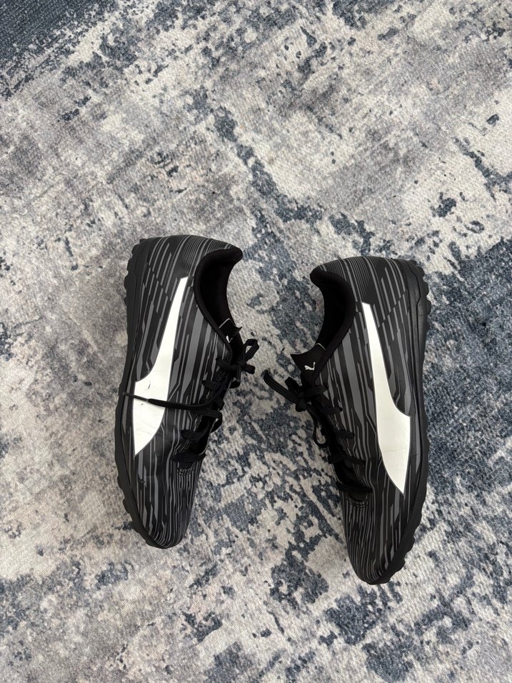 Puma Siyah-Beyaz Çizgili Futbol Ayakkabısı — görsel 3/6