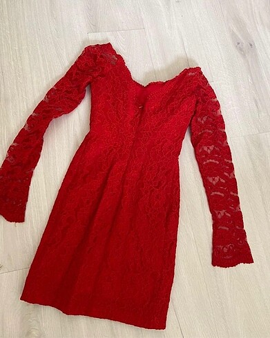kırmızı dantelli kısa elbise - Görsel 2