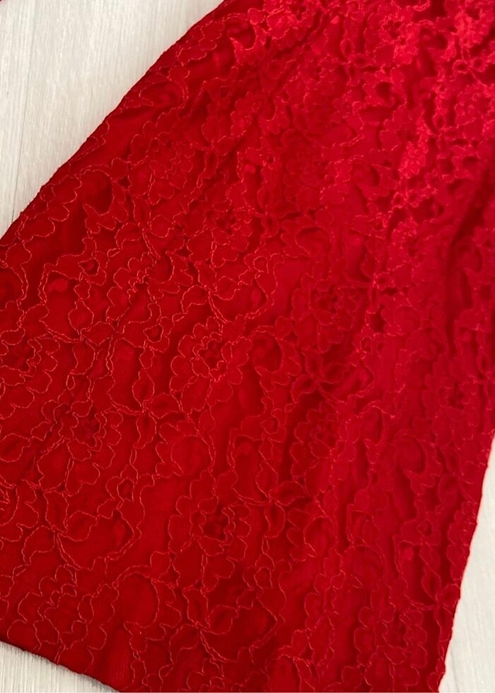 kırmızı dantelli kısa elbise - Görsel 3