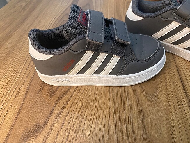 27 Beden Adidas çocuk spor ayakkabı