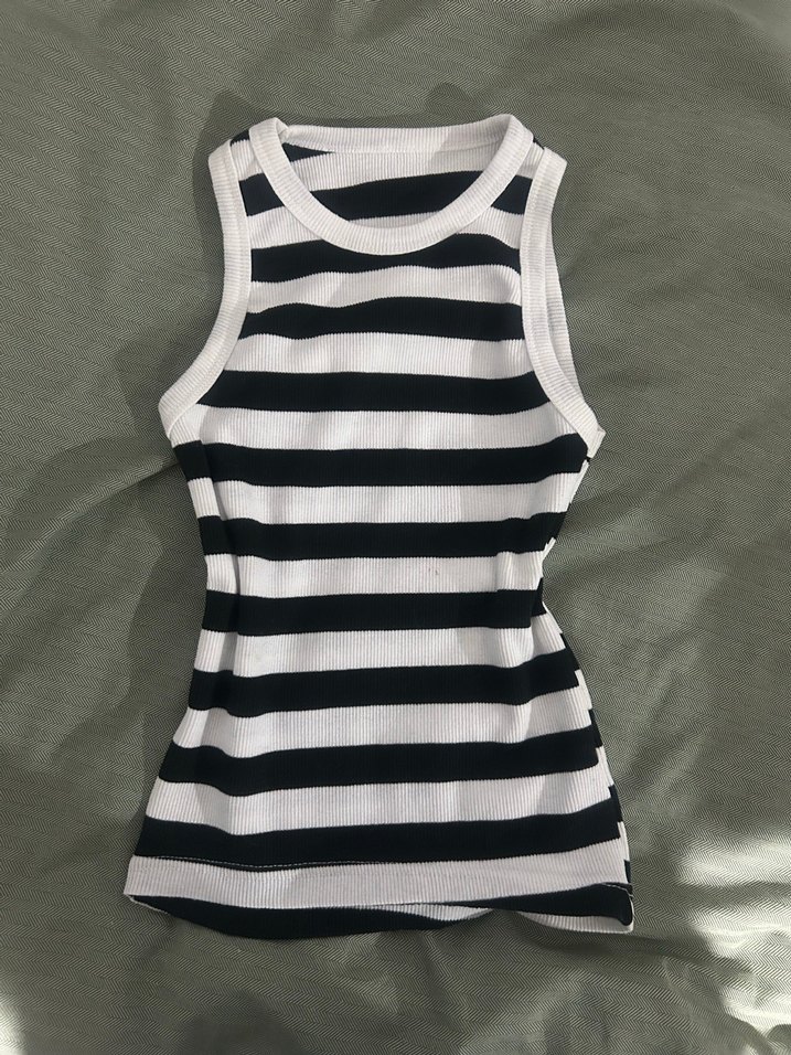 Siyah Beyaz Çizgili Yüksek Yakalı Kadın Atlet - Görsel 2