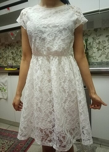 28 Beden beyaz Renk Beyaz dantelli elbise 