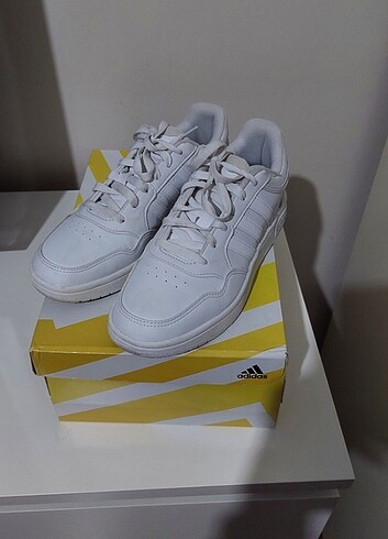 39,5 Beden Adidas Bayan Spor Ayakkabı