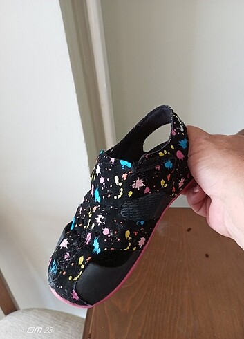 27 Beden Skechers çocuk sandalet