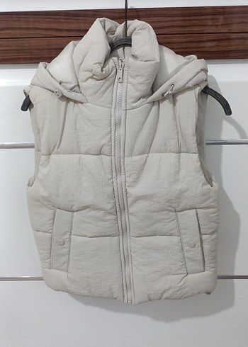 LC Waikiki Ekru Kapusonlu Sisme Yelek