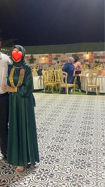 Zümrüt yeşili saten abiye