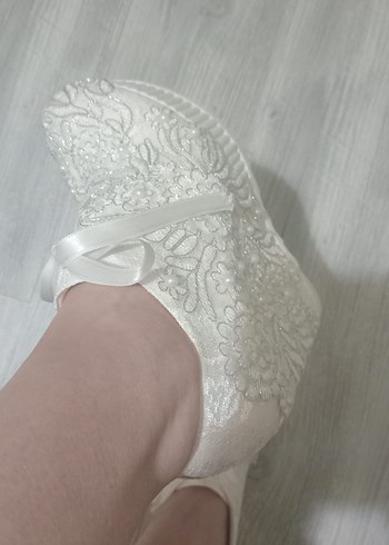 Beyaz Dantel Detaylı Dolgu Topuklu Gelin Ayakkabısı - Görsel 4
