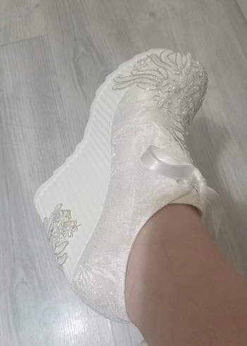 Beyaz Dantel Detaylı Dolgu Topuklu Gelin Ayakkabısı - Görsel 3