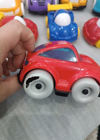 Kırmızı ve Sarı Renkli Oyuncak Araba - Görsel 6