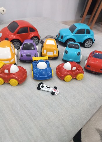 Kırmızı ve Sarı Renkli Oyuncak Araba - Görsel 4