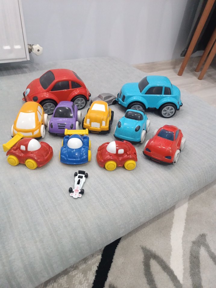 Kırmızı ve Sarı Renkli Oyuncak Araba - Görsel 2