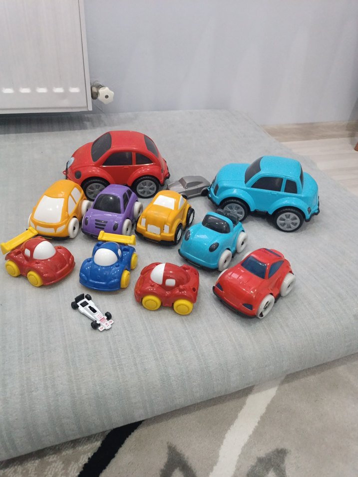 Kırmızı ve Sarı Renkli Oyuncak Araba - Görsel 5