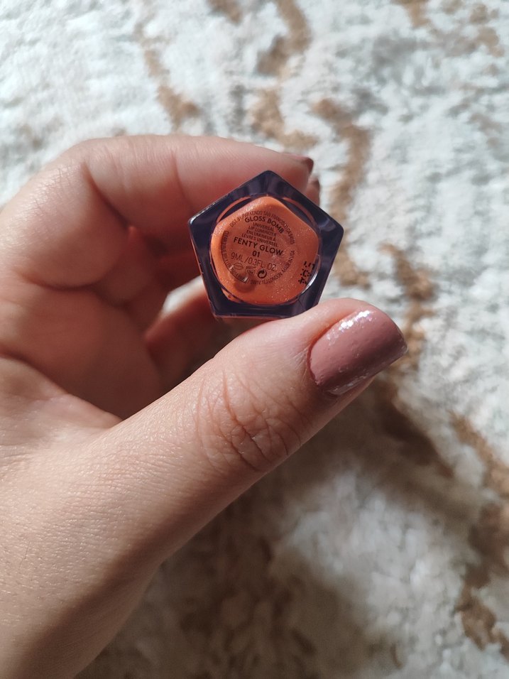 Fenty Beauty Parlak Bej Dudak Parlatıcısı - Görsel 4