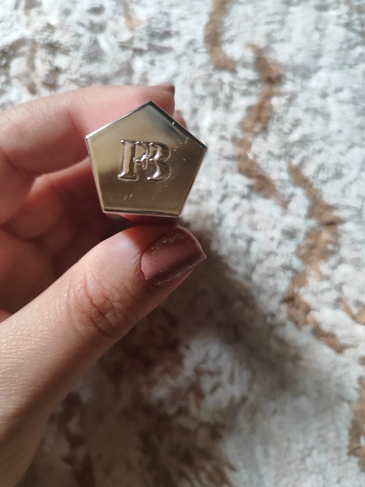 Fenty Beauty Parlak Bej Dudak Parlatıcısı - Görsel 2