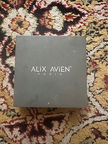 Alix Avien Alix avien bronzer