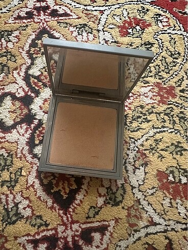 Alix avien bronzer