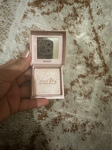 Benefit Benefit aydınlatıcı