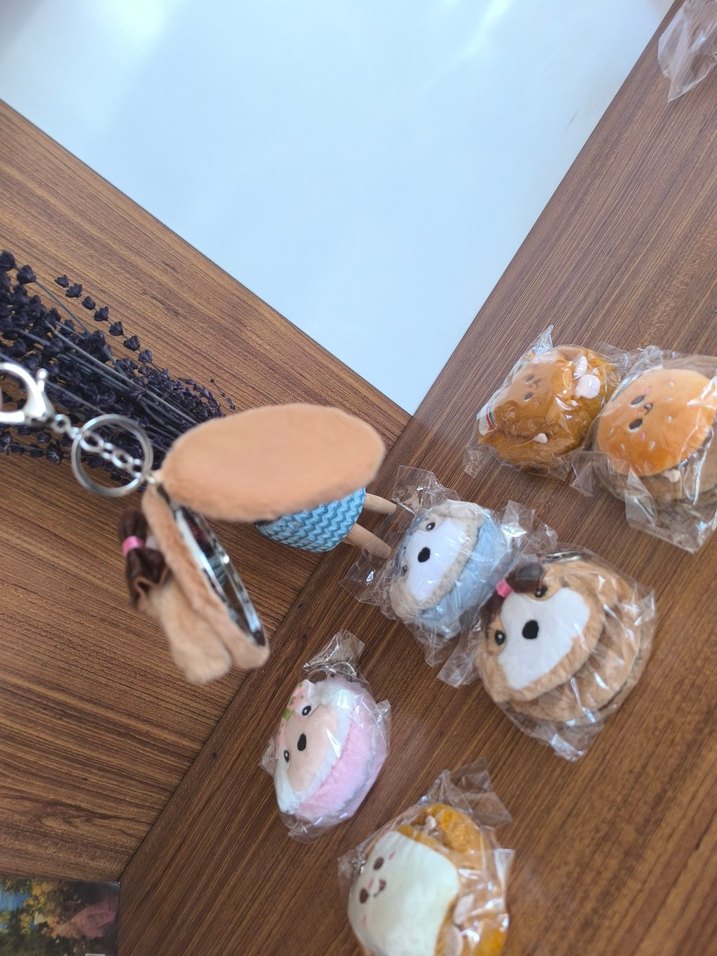 Kahverengi Köpek Figürlü Peluş Aynalı Anahtarlık - Görsel 3