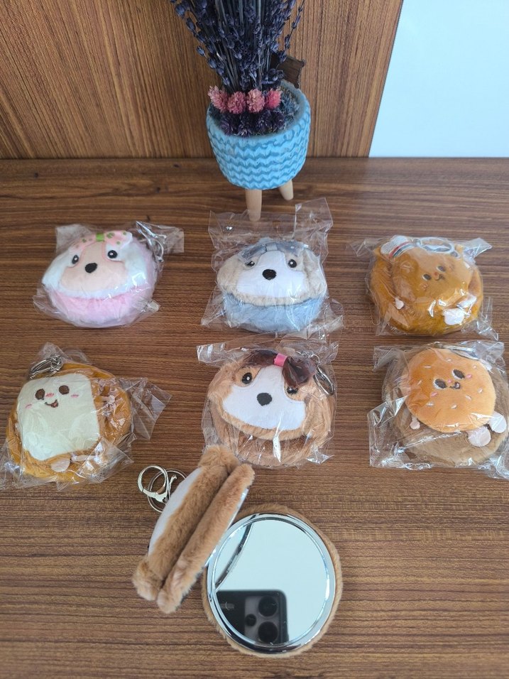 Kahverengi Köpek Figürlü Peluş Aynalı Anahtarlık - Görsel 2